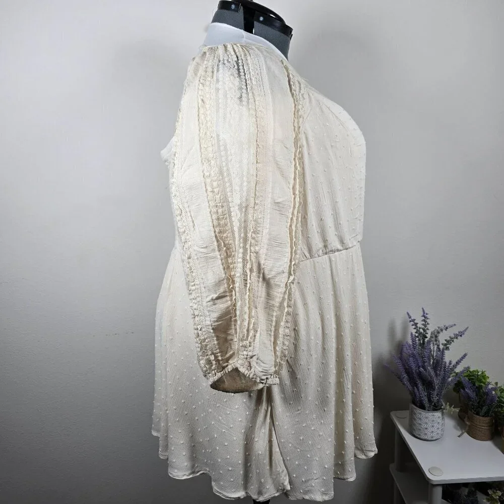 Torrid Ivory Boho Peasant Blouse With Textured Polka Dots & Lace (EUC)‎